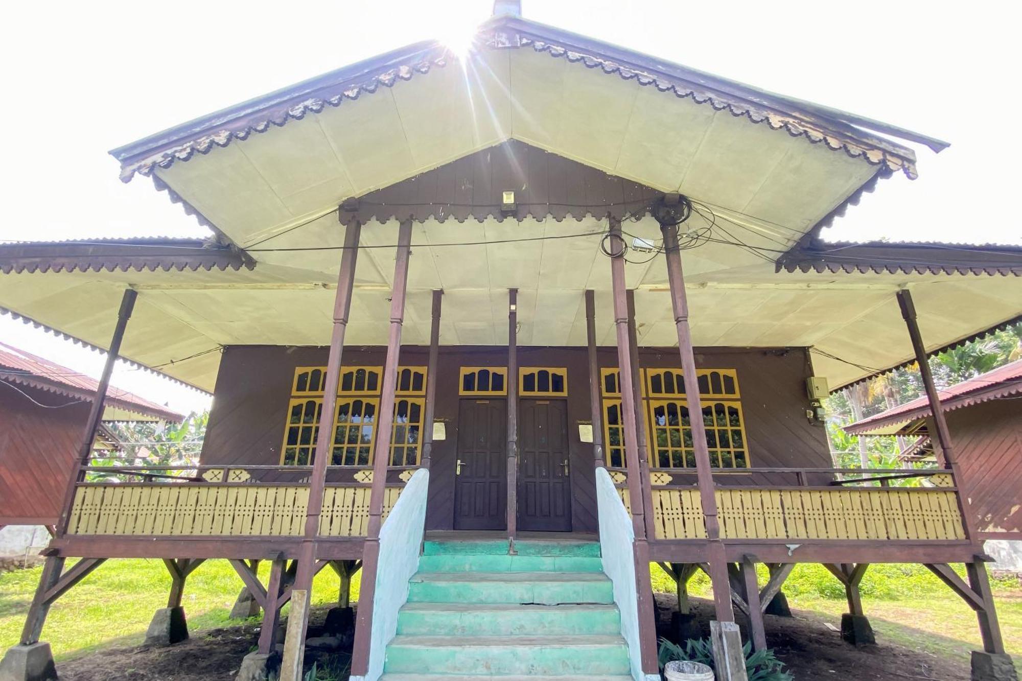 Hotel Pantai Panjang Bengkulu Redpartner Exteriör bild