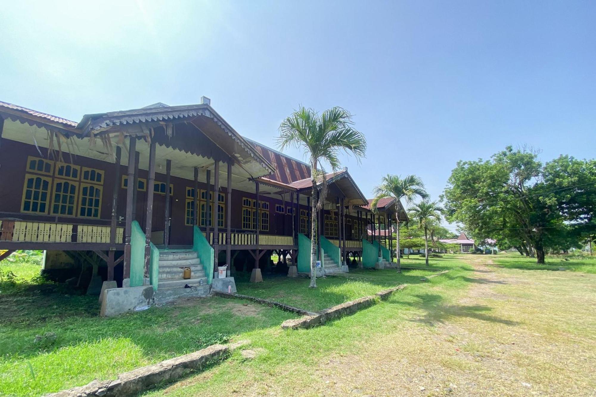 Hotel Pantai Panjang Bengkulu Redpartner Exteriör bild